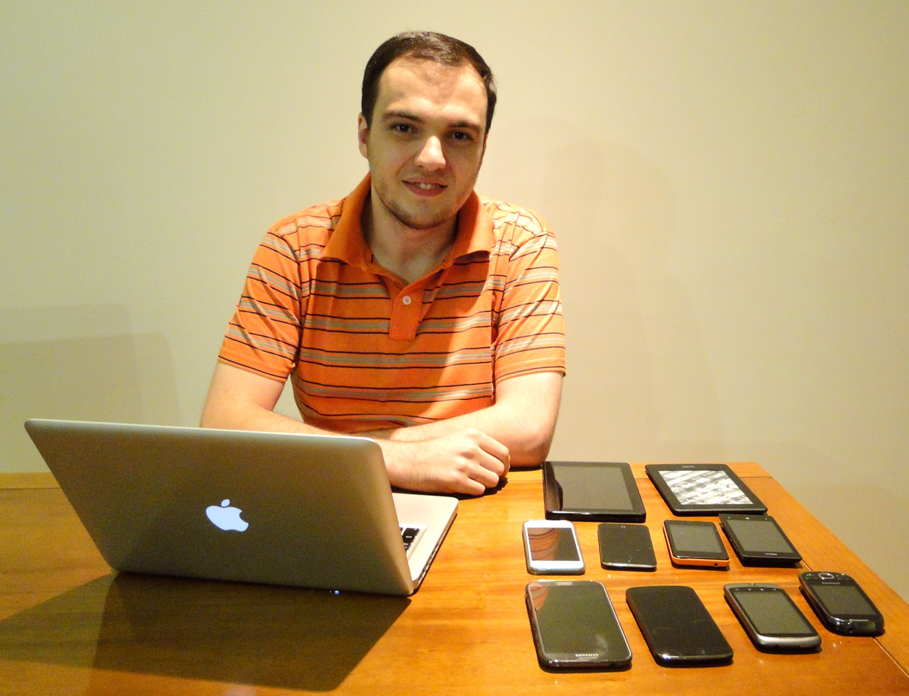 Setup do Sérgio Lopes: MacBook e dispositivos móveis.